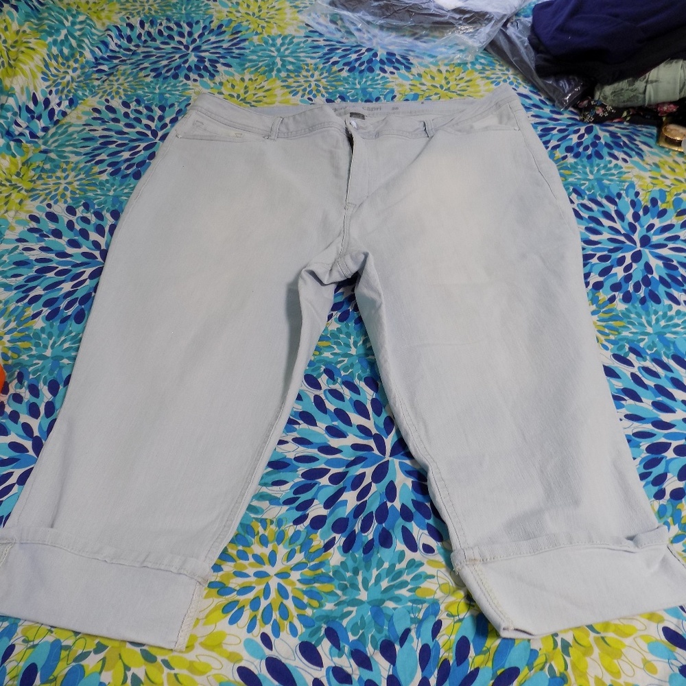 Avenue Capri Light Wash 28
